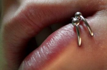 Piercing buccal