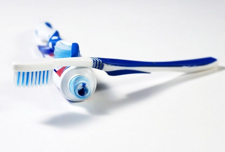 Brosse à dents électrique ou manuelle